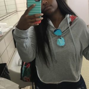 Cropped grey hoodie with rose appliqué